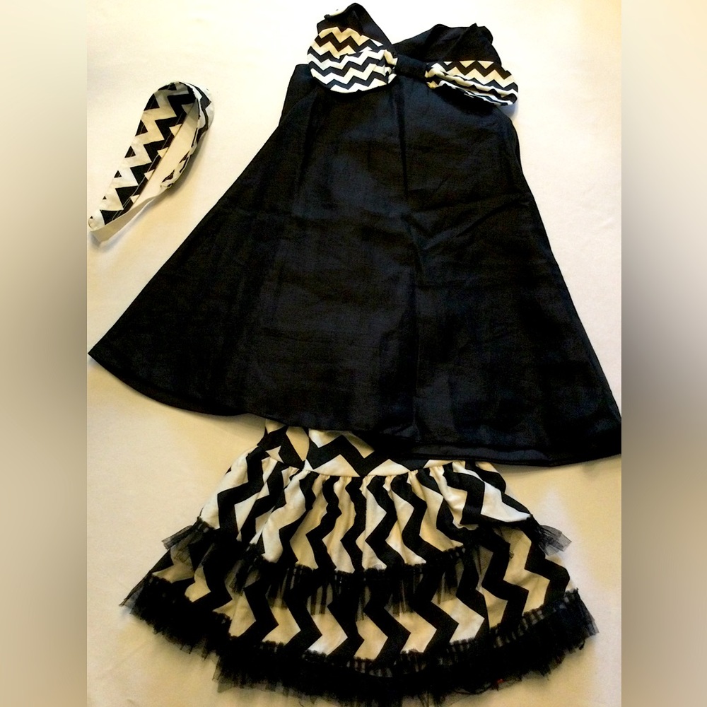 Owl’s and Bat’s linen swing top and large bell pants. Size 7.